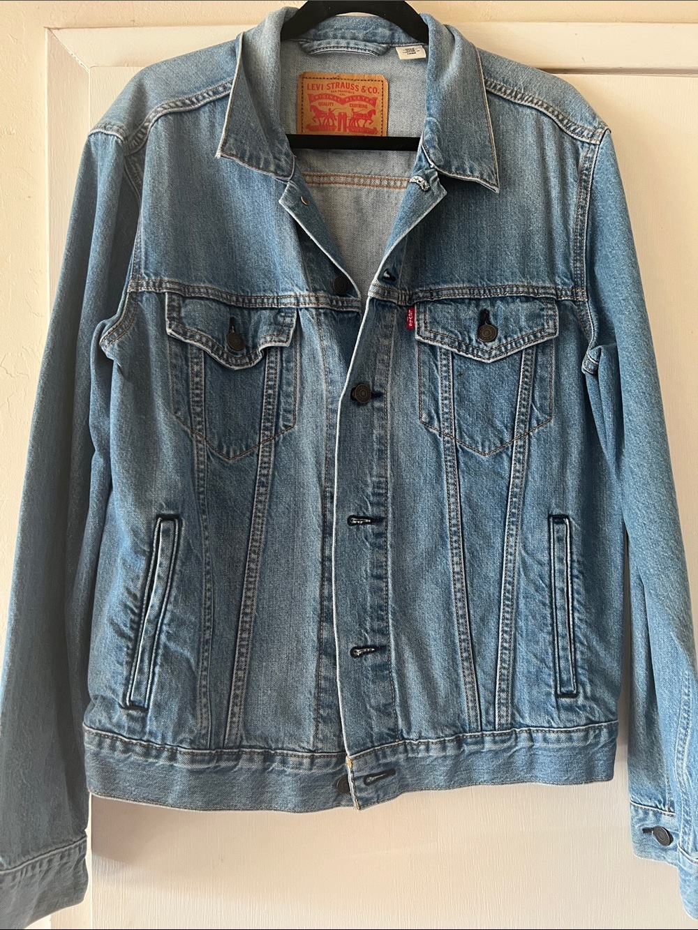 Levi's Light Blue Denim Jacket - Classic Trucker Style
